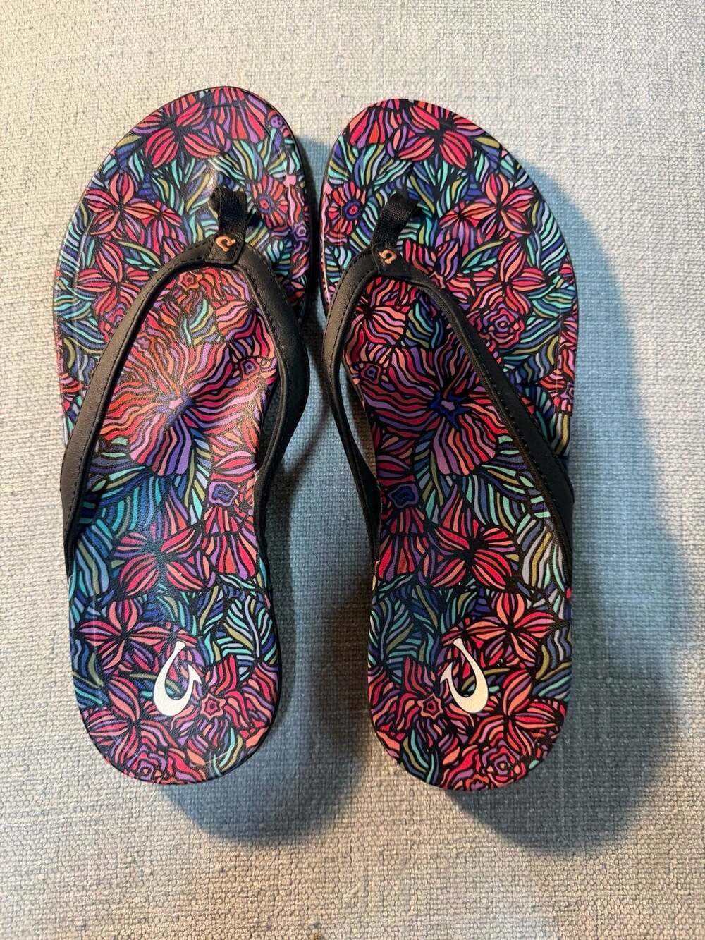 OluKai Ho'opio Hau W Floral Flip Flop Sandals Size 9